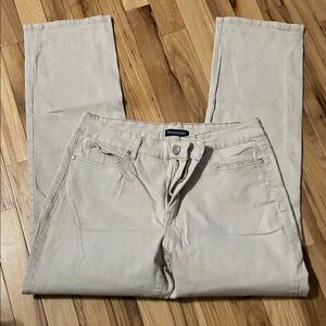 Bandolino Straight Leg Jeans in Light Beige
